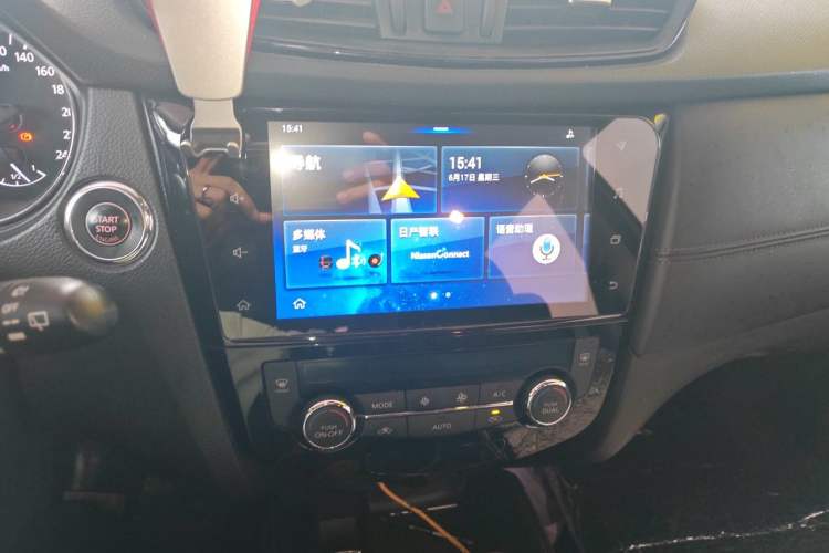 Used Nissan X-Trail 2019 2.0L CVT SmartConnect 7-Seater Comfort Edition 2WD Audio And AC Panel