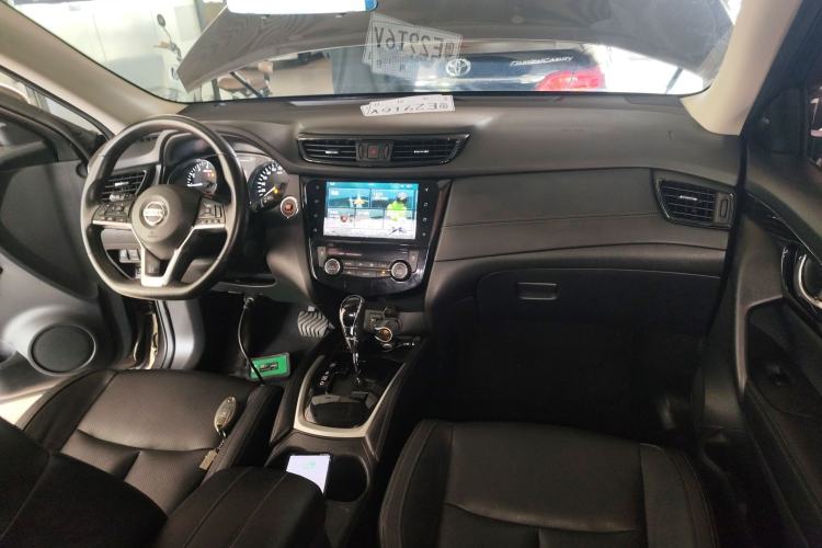 Used Nissan X-Trail 2019 2.0L CVT Smart Connect Comfort Edition 2WD Center Console
