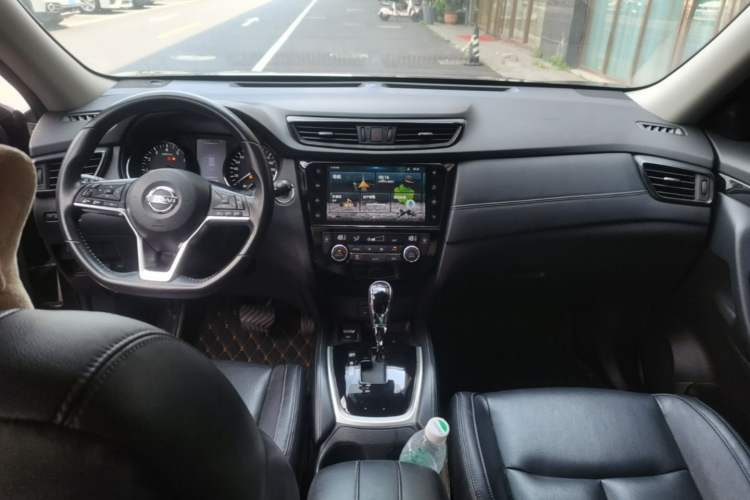 Used Nissan X-Trail 2019 2.0L CVT Smart Connect Comfort Edition 2WD Center Console