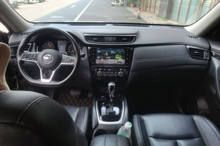 Used Nissan X-Trail 2019 2.0L CVT Smart Connect Comfort Edition 2WD Center Console