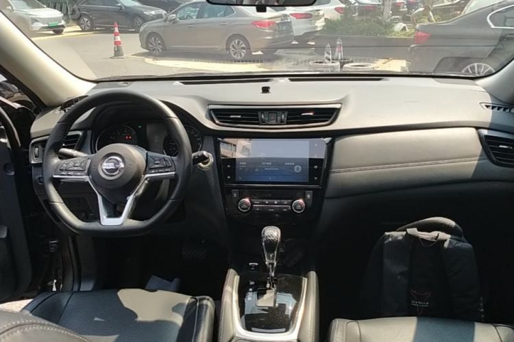 Used Nissan X-Trail 2019 2.0L CVT Smart Connect Comfort Edition 2WD Center Console