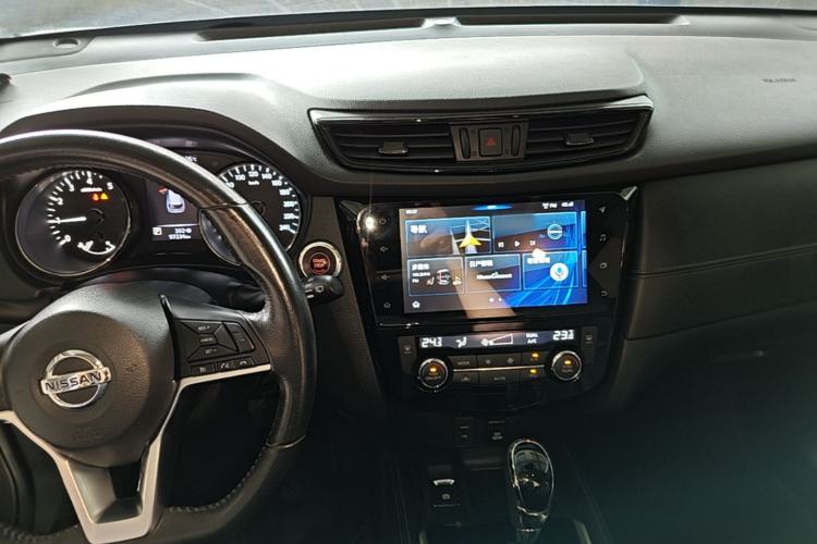 Used Nissan X-Trail 2019 2.0L CVT Smart Connect Comfort Edition 2WD Center Console