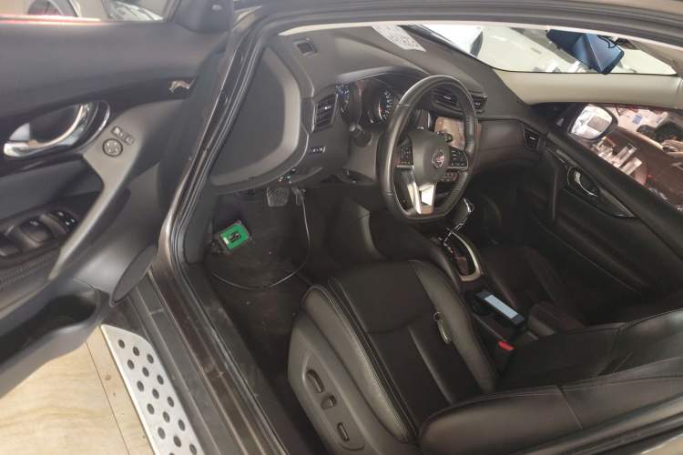 Used Nissan X-Trail 2019 2.0L CVT Smart Connect Comfort Edition 2WD Driver Seat