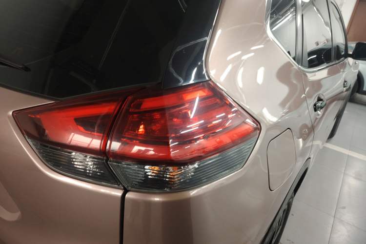 Used Nissan X-Trail 2019 2.5L CVT Smart Connect Luxury Edition 4WD Exterior 3