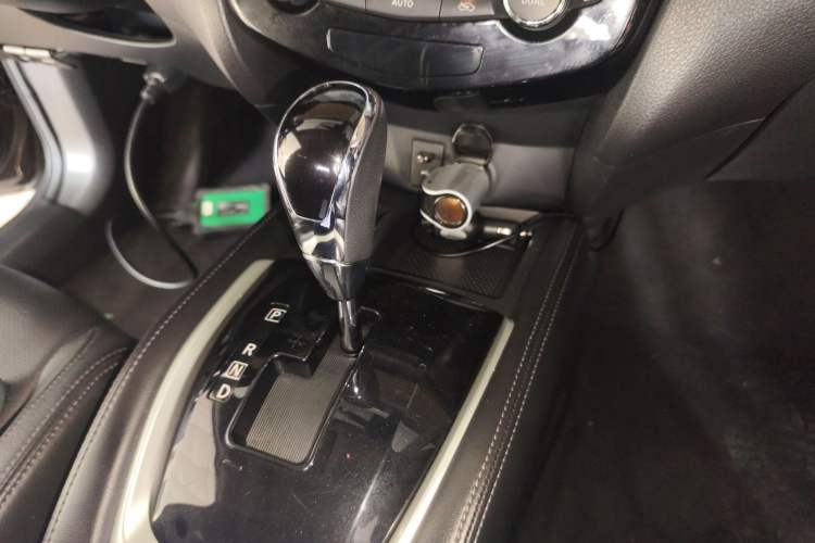 Used Nissan X-Trail 2019 2.0L CVT Smart Connect Comfort Edition 2WD Gear Lever