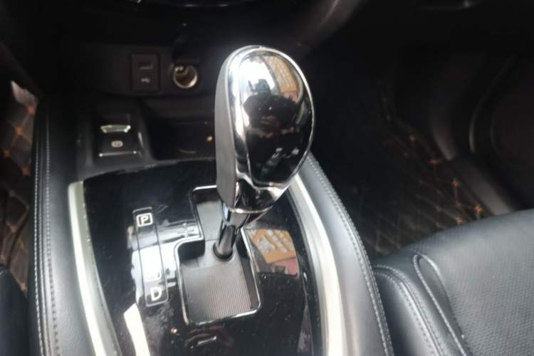 Used Nissan X-Trail 2019 2.0L CVT Smart Connect Comfort Edition 2WD Gear Lever