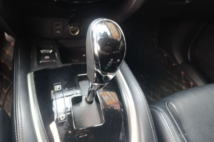 Used Nissan X-Trail 2019 2.0L CVT Smart Connect Comfort Edition 2WD Gear Lever