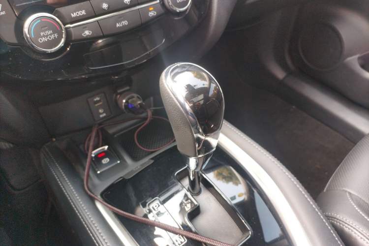 Used Nissan X-Trail 2019 2.0L CVT Comfort Edition 2WD Gear Lever