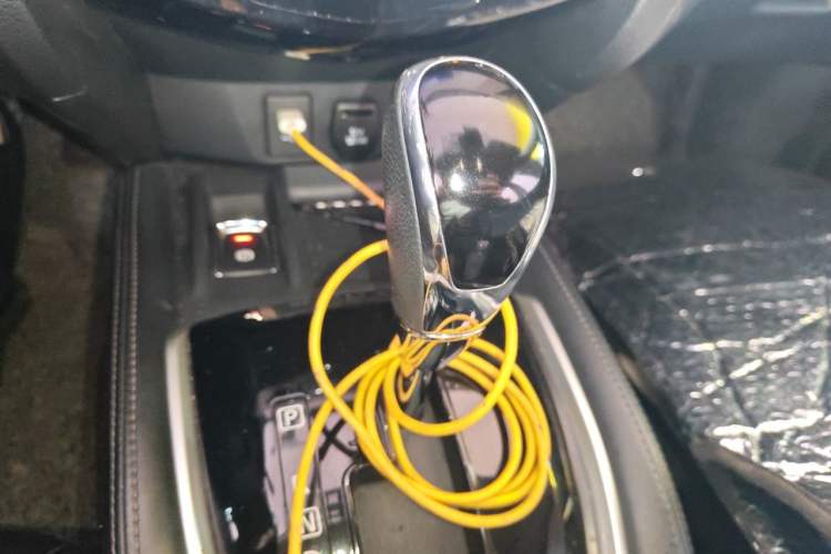 Used Nissan X-Trail 2019 2.0L CVT SmartConnect 7-Seater Comfort Edition 2WD Gear Lever