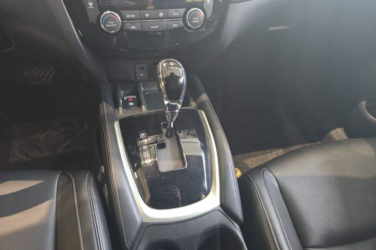 Used Nissan X-Trail 2019 2.0L CVT Smart Connect Comfort Edition 2WD Gear Lever