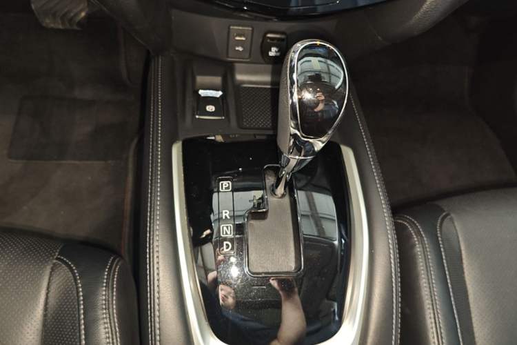 Used Nissan X-Trail 2019 2.0L CVT Smart Connect Comfort Edition 2WD Gear Lever