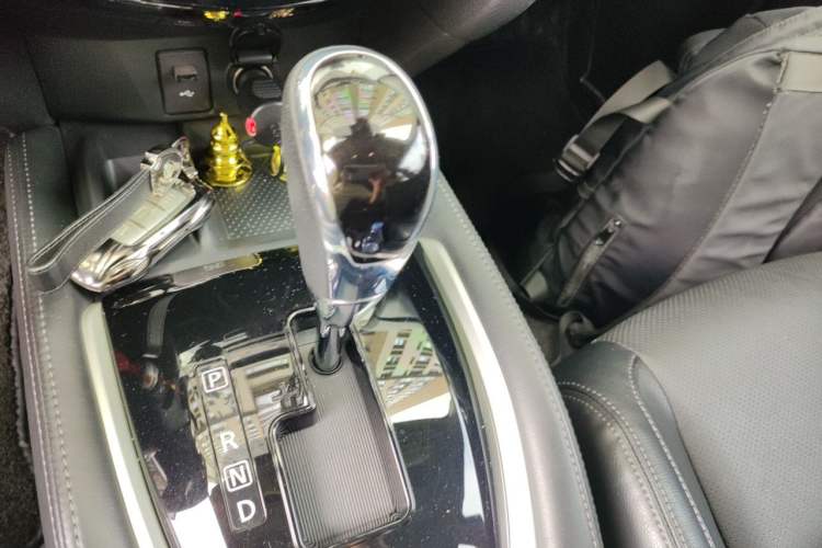 Used Nissan X-Trail 2019 2.0L CVT Smart Connect Comfort Edition 2WD Gear Lever