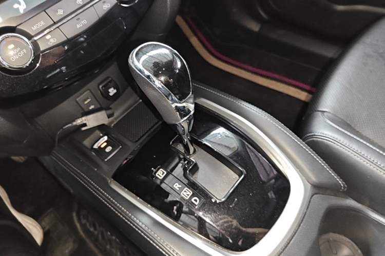 Used Nissan X-Trail 2019 2.0L CVT Smart Connect Comfort Edition 2WD Gear Lever