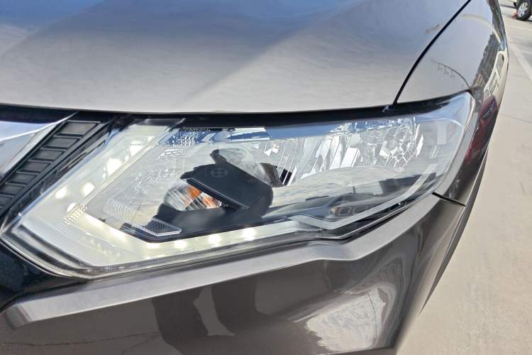 Used Nissan X-Trail 2019 2.0L CVT Smart Connect Comfort Edition 2WD Left Front Headlight