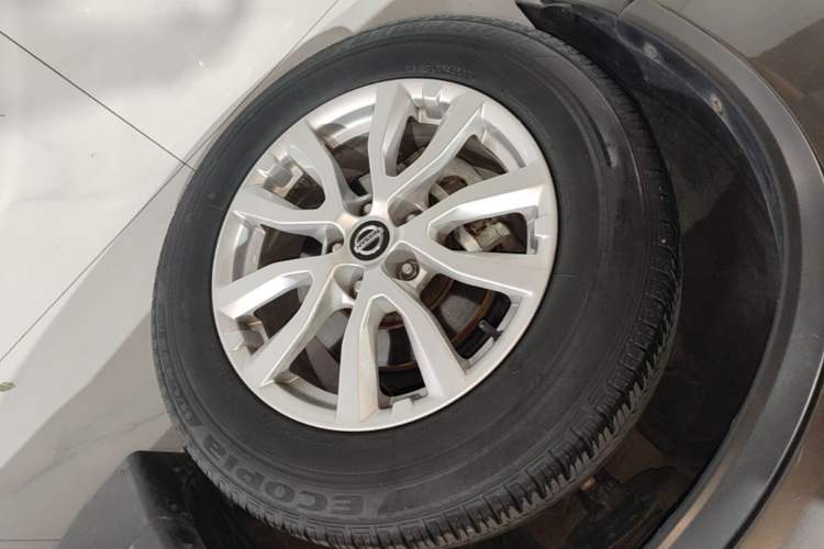 Used Nissan X-Trail 2019 2.0L CVT Smart Connect Comfort Edition 2WD Left Front Wheel Hub