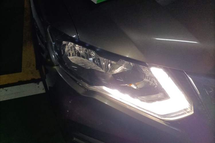 Used Nissan X-Trail 2019 2.0L CVT Smart Connect Comfort Edition 2WD Right Front Headlight