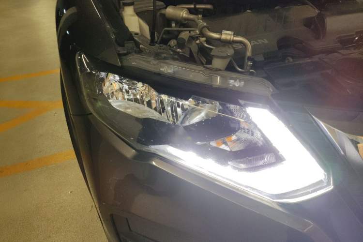 Used Nissan X-Trail 2019 2.0L CVT Smart Connect Comfort Edition 2WD Right Front Headlight