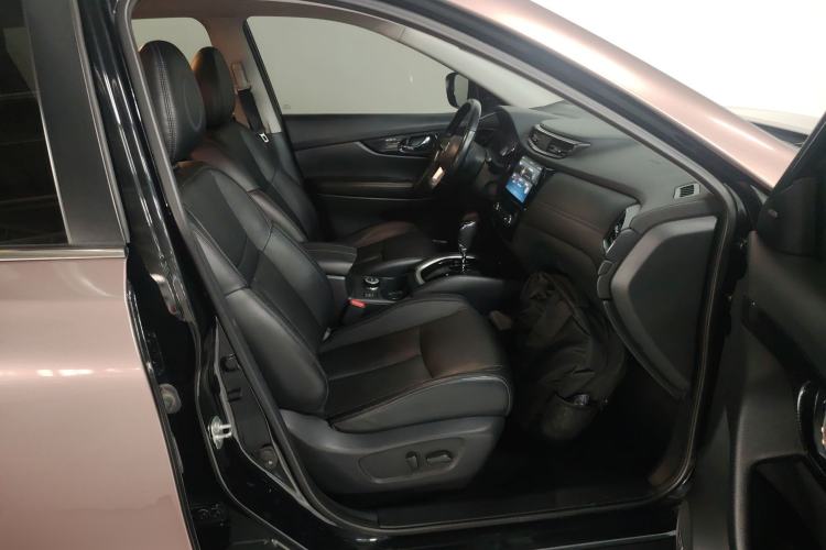 Used Nissan X-Trail 2019 2.5L CVT Smart Connect Luxury Edition 4WD Right Front Seat
