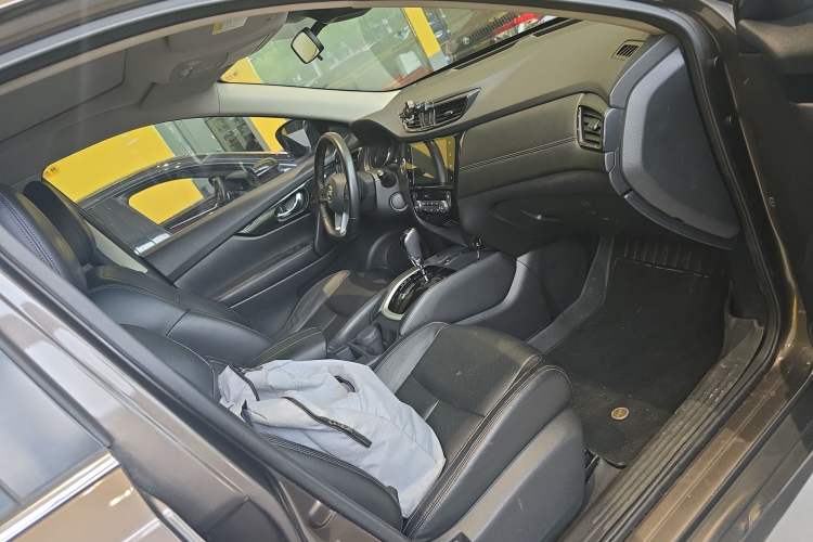 Used Nissan X-Trail 2019 2.0L CVT Smart Connect Comfort Edition 2WD Right Front Seat