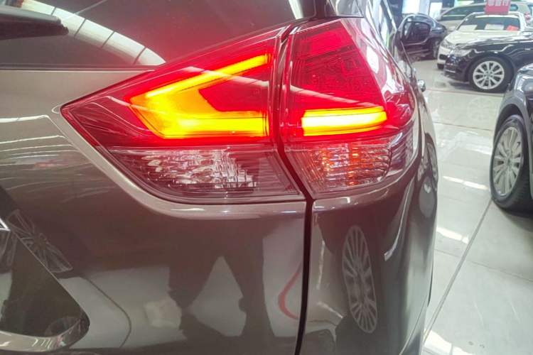 Used Nissan X-Trail 2019 2.0L CVT Smart Connect Comfort Edition 2WD Right Rear Taillight