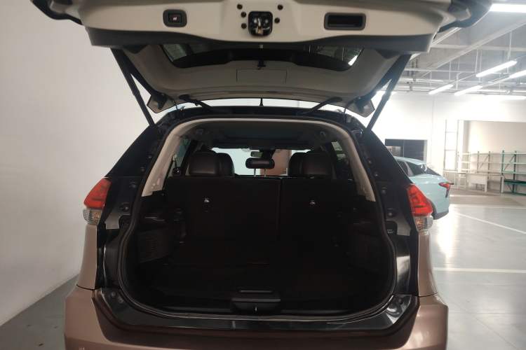 Used Nissan X-Trail 2019 2.5L CVT Smart Connect Luxury Edition 4WD Trunk