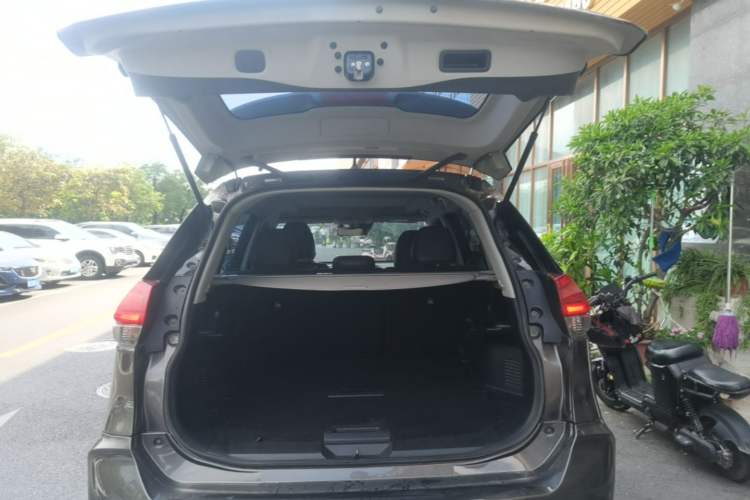 Used Nissan X-Trail 2019 2.0L CVT Smart Connect Comfort Edition 2WD Trunk