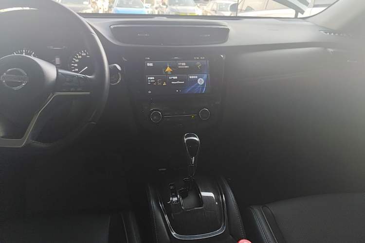 Used Nissan X-Trail 2019 2.0L CVT Smart Connect Comfort Edition 2WD Audio And AC Panel