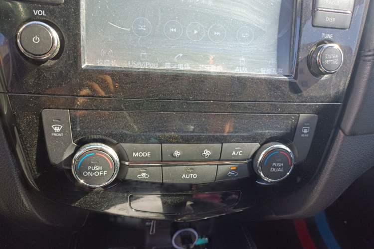 Used Nissan X-Trail 2019 2.0L CVT Comfort Edition 2WD Audio And AC Panel