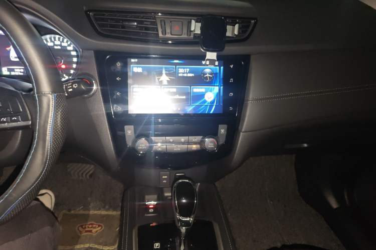 Used Nissan X-Trail 2019 2.0L CVT Comfort Edition 2WD Audio And AC Panel
