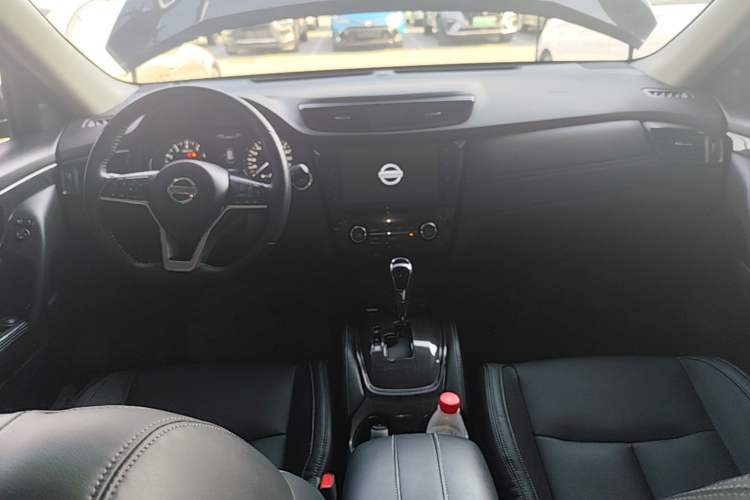 Used Nissan X-Trail 2019 2.0L CVT Smart Connect Comfort Edition 2WD Center Console