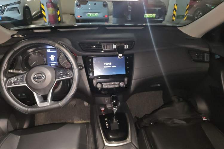 Used Nissan X-Trail 2019 2.0L CVT Comfort Edition 2WD Center Console