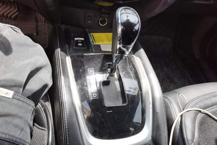 Used Nissan X-Trail 2019 2.0L CVT Smart Connect Comfort Edition 2WD Gear Lever