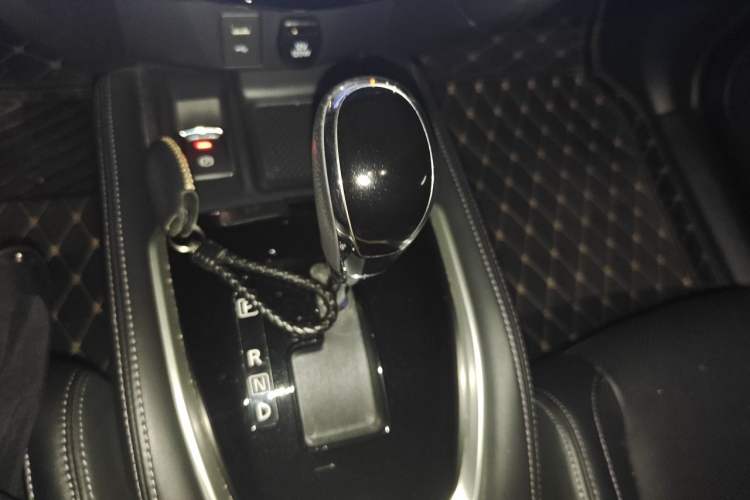 Used Nissan X-Trail 2019 2.0L CVT Smart Connect Comfort Edition 2WD Gear Lever