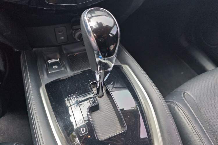 Used Nissan X-Trail 2019 2.0L CVT Smart Connect Comfort Edition 2WD Gear Lever