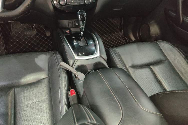 Used Nissan X-Trail 2019 2.0L CVT Smart Connect Comfort Edition 2WD Gear Lever