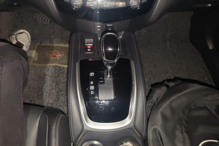 Used Nissan X-Trail 2019 2.0L CVT Comfort Edition 2WD Gear Lever