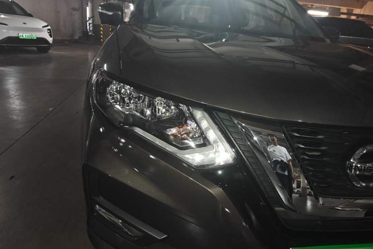 Used Nissan X-Trail 2019 2.0L CVT Smart Connect Comfort Edition 2WD Right Front Headlight