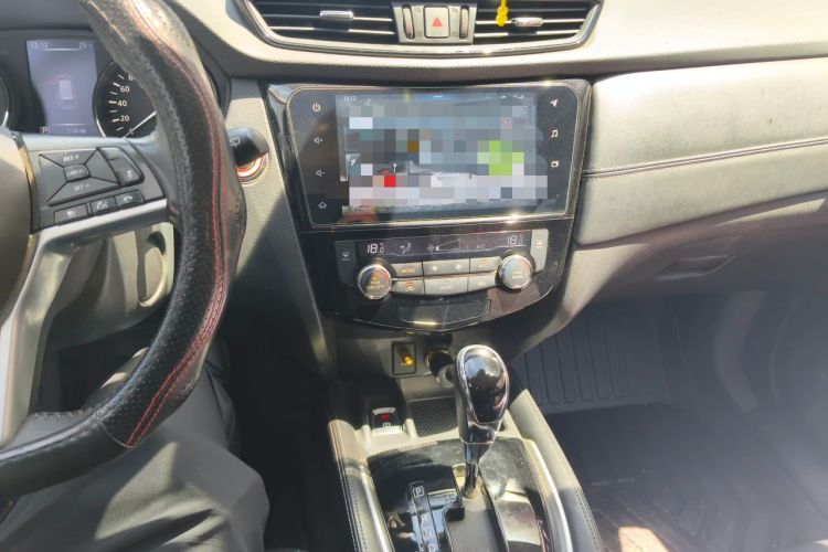Used Nissan X-Trail 2019 2.5L CVT Smart Connect Luxury Edition 4WD Audio And AC Panel