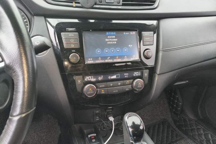 Used Nissan X-Trail 2019 2.0L CVT Comfort Edition 2WD Audio And AC Panel