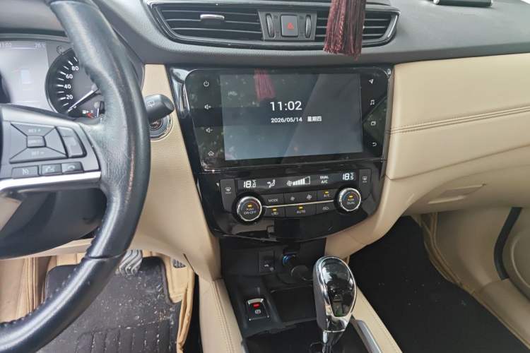 Used Nissan X-Trail 2019 2.0L CVT Smart Connect Comfort Edition 2WD Audio And AC Panel