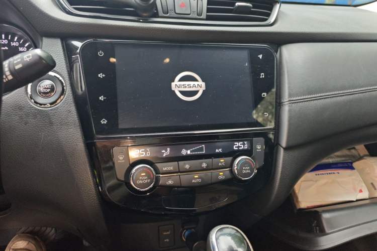 Used Nissan X-Trail 2019 2.0L CVT Smart Connect Comfort Edition 2WD Audio And AC Panel