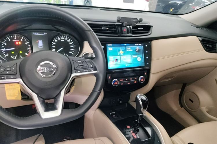 Used Nissan X-Trail 2019 2.5L CVT Smart Connect Luxury Edition 4WD Center Console