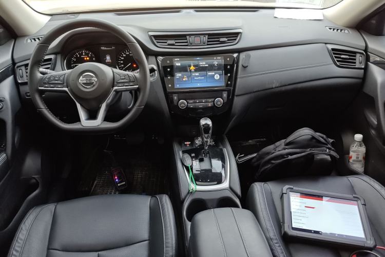 Used Nissan X-Trail 2019 2.0L CVT Smart Connect Comfort Edition 2WD Center Console