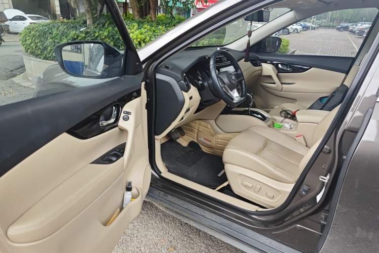 Used Nissan X-Trail 2019 2.0L CVT Smart Connect Comfort Edition 2WD Driver Seat
