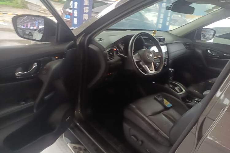 Used Nissan X-Trail 2019 2.5L CVT Smart Connect Luxury Edition 4WD Driver Seat