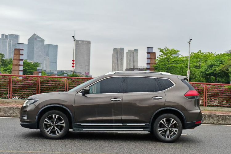 Used Nissan X-Trail 2019 2.5L CVT Smart Connect Luxury Edition 4WD Exterior 2