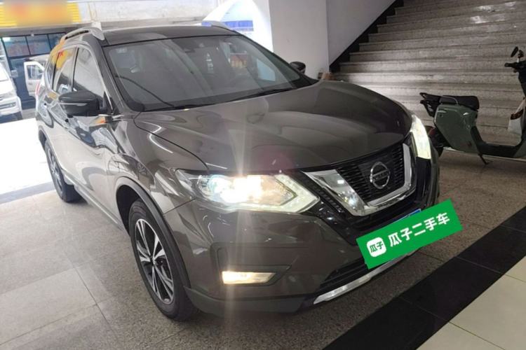 Used Nissan X-Trail 2019 2.5L CVT Smart Connect Luxury Edition 4WD Front Right 45 Deg