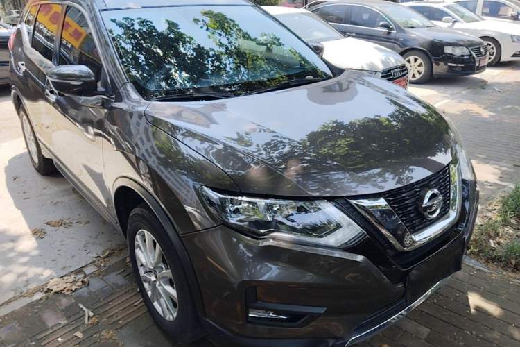 Used Nissan X-Trail 2019 2.0L CVT Comfort Edition 2WD Front Right 45 Deg