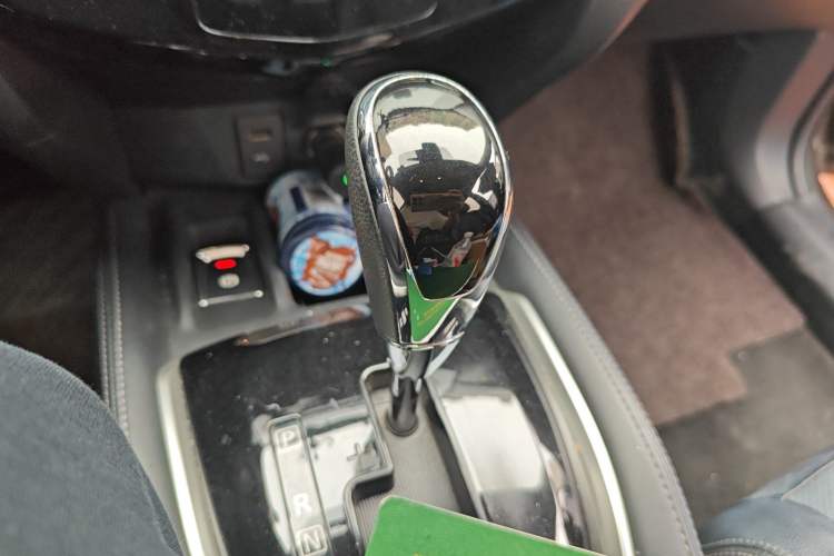 Used Nissan X-Trail 2019 2.0L CVT Smart Connect Comfort Edition 2WD Gear Lever