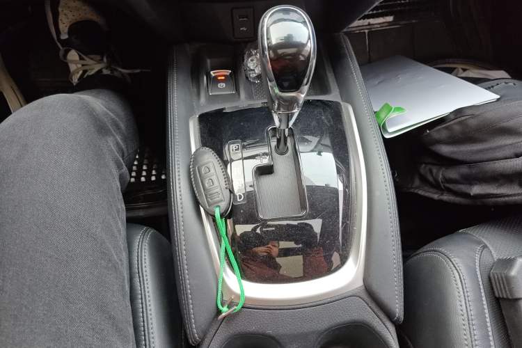 Used Nissan X-Trail 2019 2.0L CVT Smart Connect Comfort Edition 2WD Gear Lever